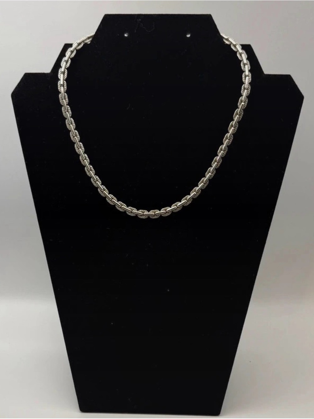 Silver-Tone Metal Cable Chain Necklace
Lobster Clasp 16 in No Stone